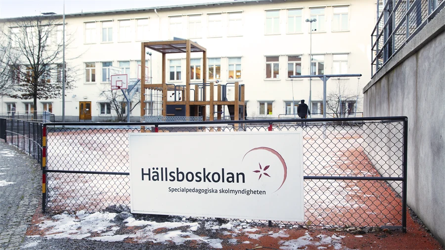 Hällsboskolan.